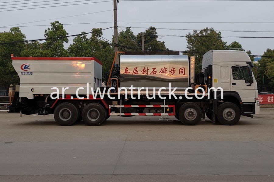 Bitumen And Gravel Synchronous Seal Truck 1